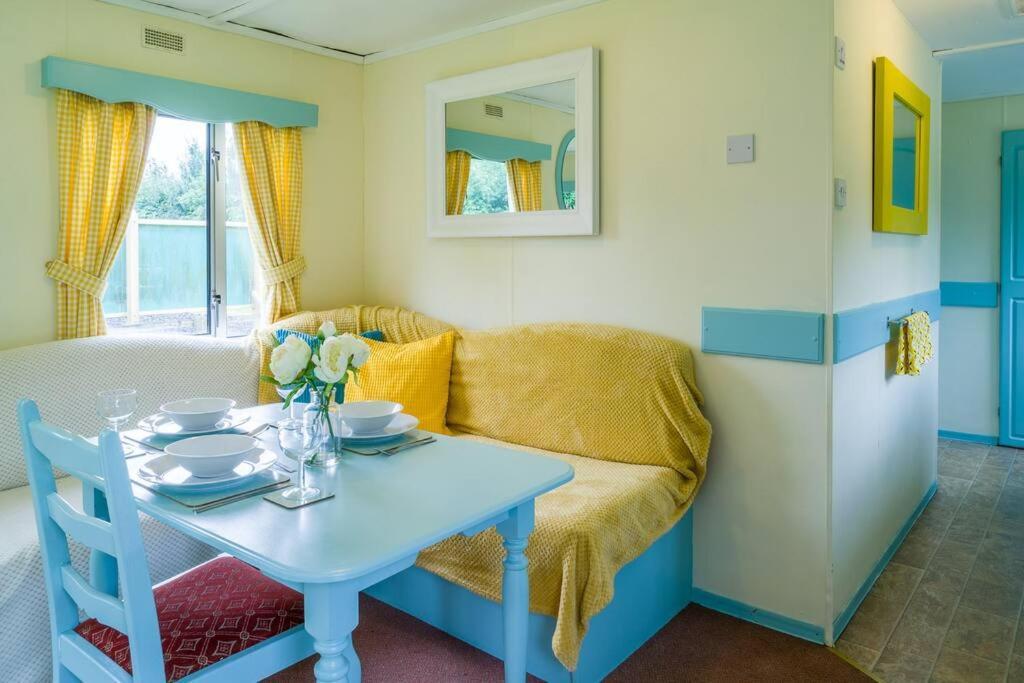 Wind In The Willows: Sleeps 4, Kitchen, Bathroom, Lounge, Wifi Napton on The Hill Exteriör bild